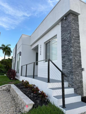 The Pickleball Haven of Naples - Gray Supreme